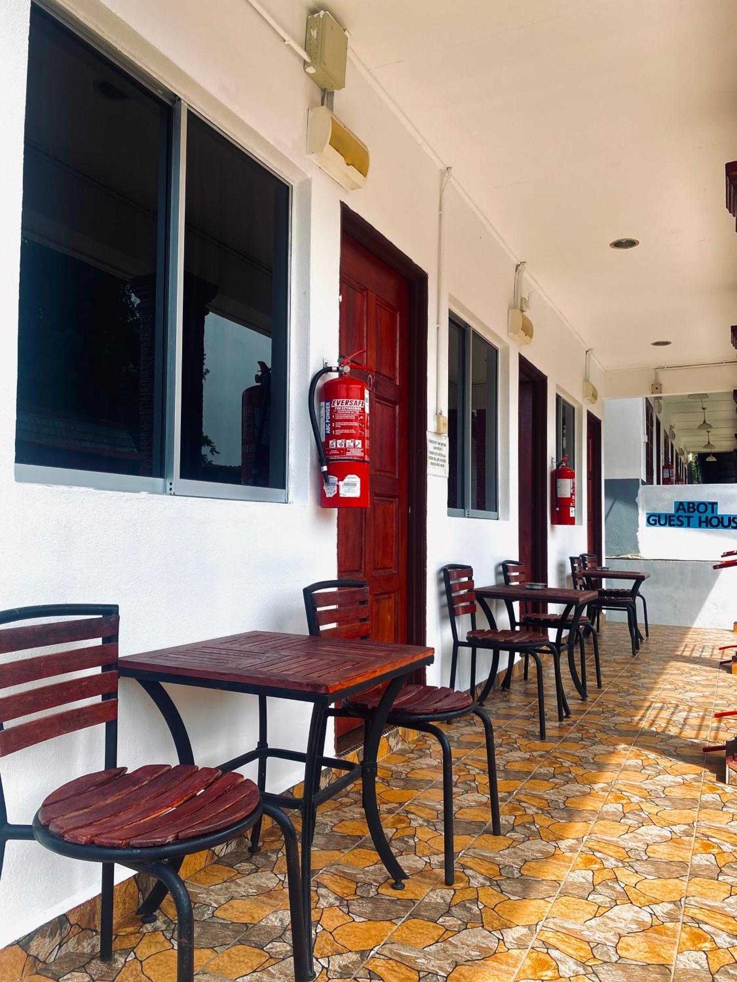 Abot Guest House Куала-Таган Екстер'єр фото