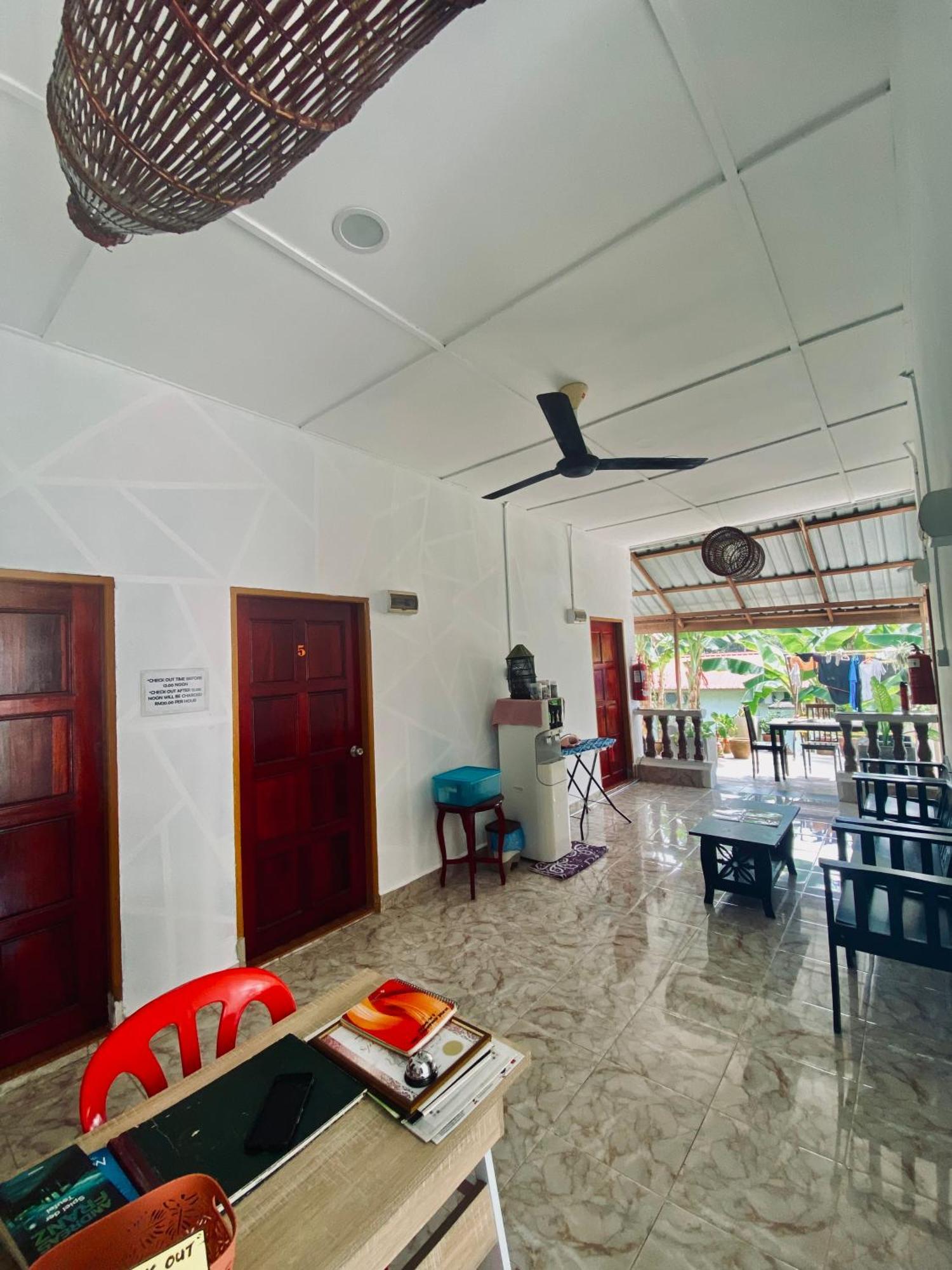Abot Guest House Куала-Таган Екстер'єр фото